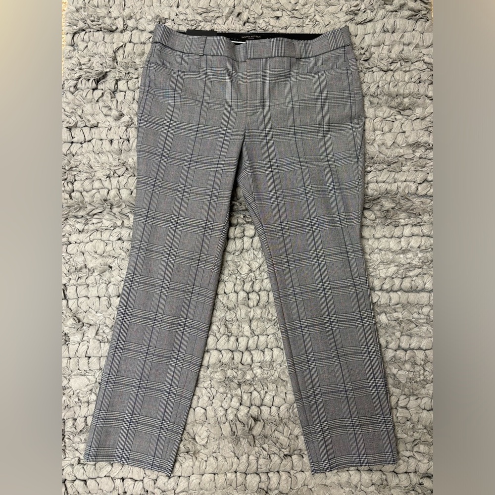 New Banana Republic Sloan plaid pattern pant approx. 26” inseam